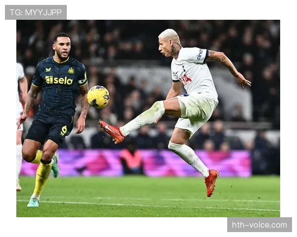 埃默森·罗亚尔闪耀英超赛场，助热刺斩获关键胜利