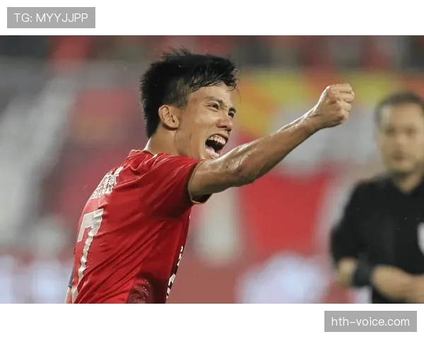 广州队球迷南粤帮持续助威，助力球队迎来荣耀时刻