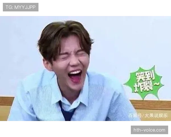 季丽萍开名车去路边摊排队买烤串，围观的人表情像看到明星下凡